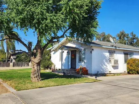 362 N Dickey Ave, Dinuba, CA 93618