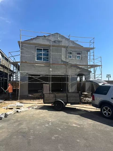 231 Nabors Dr S, Madera, CA 93636