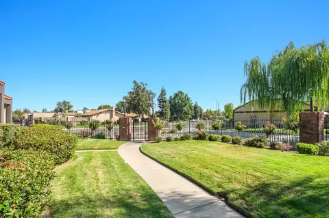 1801 W Santa Ana Ave, Fresno, CA 93705
