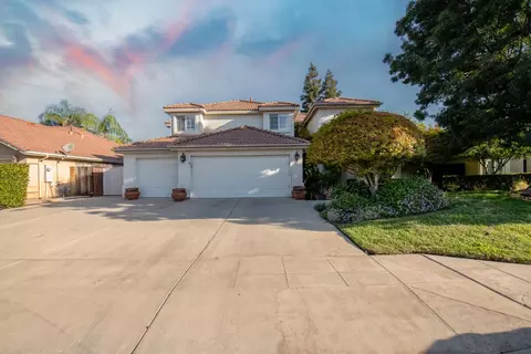 527 W Quincy Ave, Clovis, CA 93619