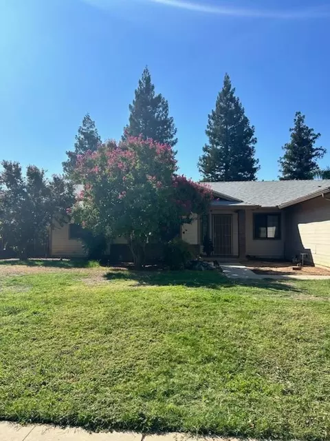 2236 Ellery Ave, Clovis, CA 93611