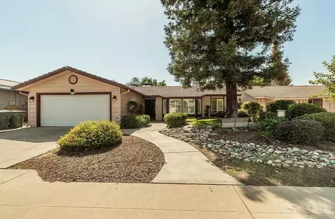 5249 W Sussex Way, Fresno, CA 93722