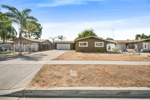 4936 E Illinois Ave, Fresno, CA 93727