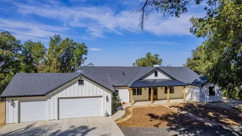 39594 Tanglewood Ln, Oakhurst, CA 93644