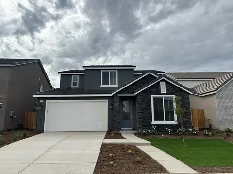 1102 Atlantica Dr S #25, Madera, CA 93636