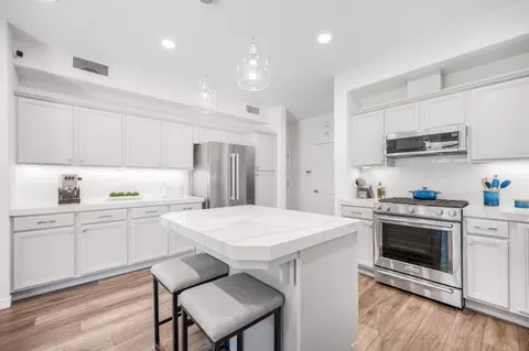 662 W Edinburgh Ln, Clovis, CA 93619