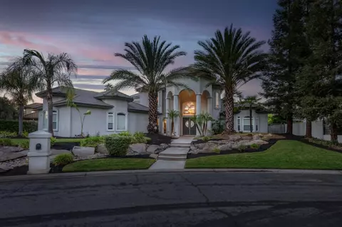 2723 W Lake Van Ness Cir, Fresno, CA 93711