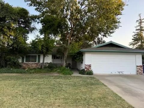 768 W Polson Ave, Clovis, CA 93612