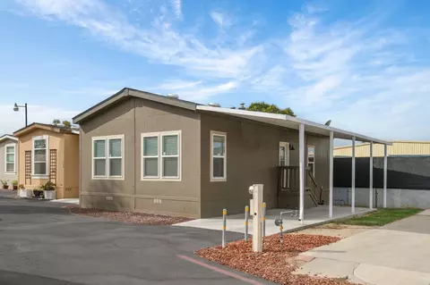 1898 E Gettysburg Ave #140, Fresno, CA 93726