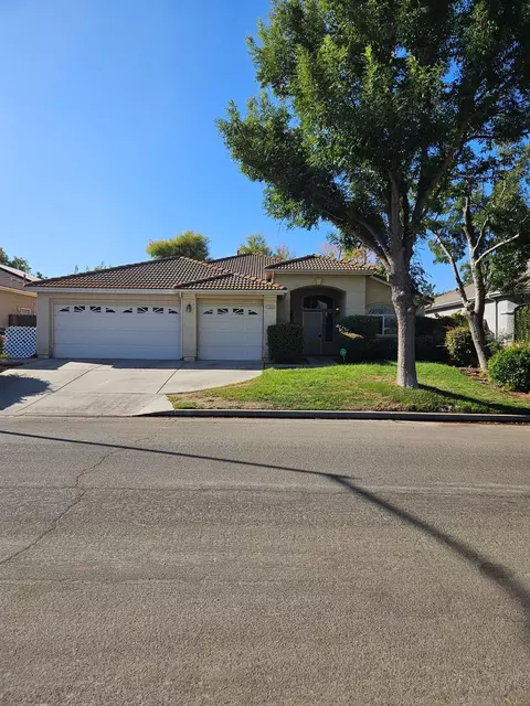 3695 W Mesa Ave, Fresno, CA 93711