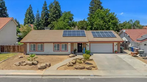 261 Fairbanks Ave, Sanger, CA 93657