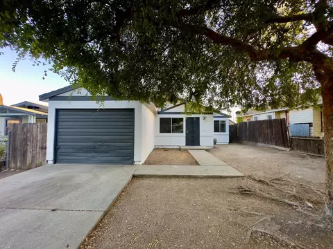 3716 E Grant Ave, Fresno, CA 93702