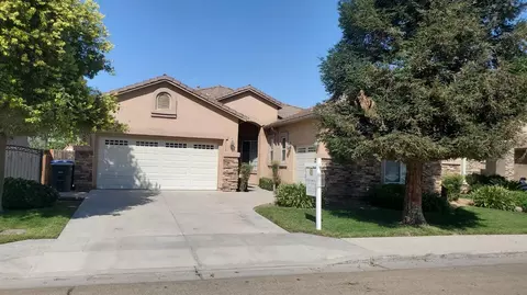 5967 E Christine Ave, Fresno, CA 93727