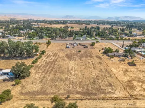4209 N Academy Ave, Sanger, CA 93657