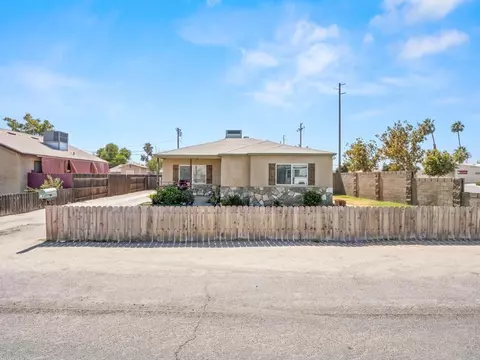 703 Elm St, Hanford, CA 93230 photo 1