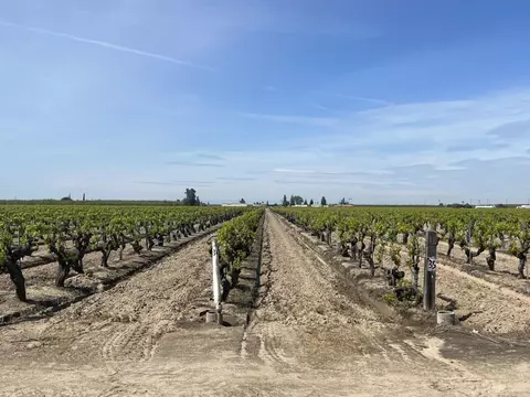 1 N Siskiyou Ave, Kerman, CA 93630 photo 1