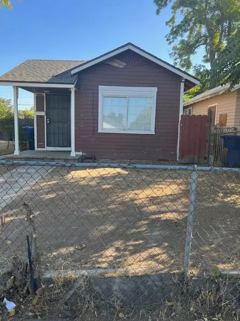 2224 E White Ave, Fresno, CA 93701