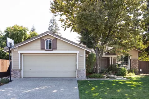 2834 Mitchell Ave, Clovis, CA 93611