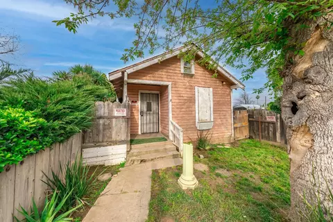 820 Columbia St, Madera, CA 93638