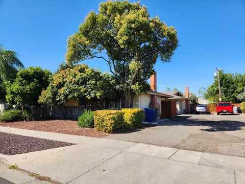 5293 N 4th St, Fresno, CA 93710