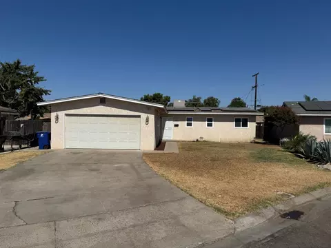 855 Estabrook Dr, Clovis, CA 93612