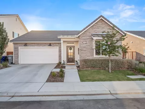 1956 N Preuss Ave, Clovis, CA 93619