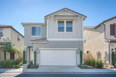1437 E Via Viola Way, Fresno, CA 93730