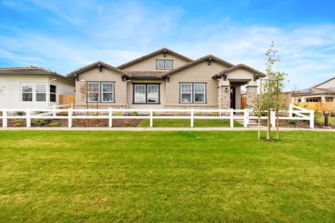 285 S Huckleberry Ln S, Madera, CA 93636