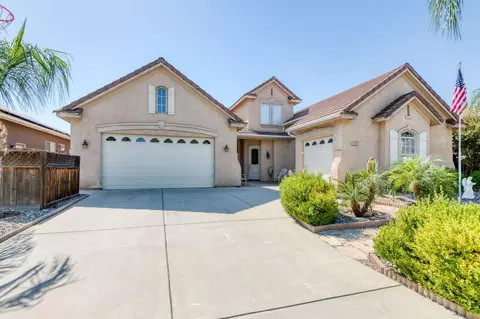 2702 Sussex Ave, Clovis, CA 93611