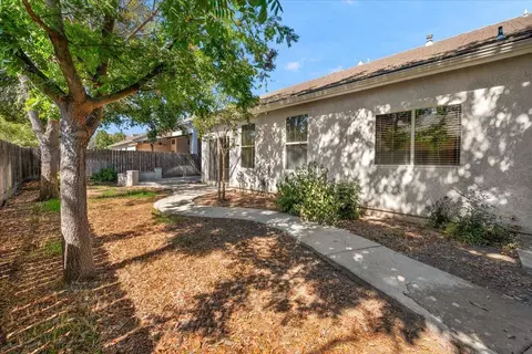 6687 E Michigan Ave, Fresno, CA 93727