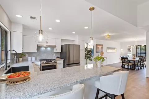 4182 W Robinson Ave, Fresno, CA 93726