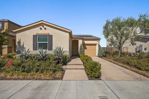3843 Morris Ave, Clovis, CA 93619