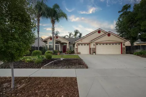 2151 Oak Ave, Sanger, CA 93657