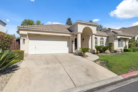 9512 N Whitehouse Dr, Fresno, CA 93720