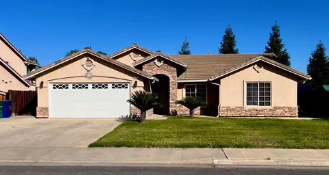 922 Sequoia St, Parlier, CA 93648