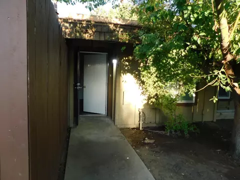 5181 E Olive Ave #115, Fresno, CA 93727