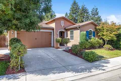 668 Whitmore Ave, Clovis, CA 93619