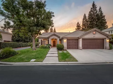 10267 N Pierpont Cir, Fresno, CA 93730