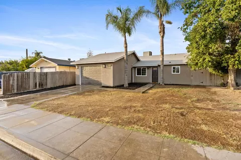 13580 E 2nd St, Parlier, CA 93648