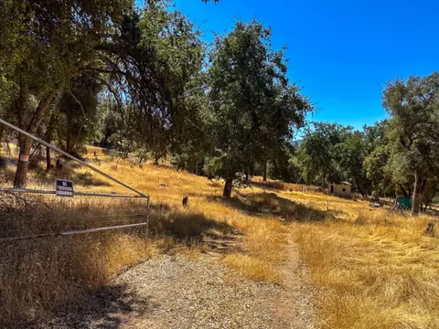 39260 John West Rd, Oakhurst, CA 93644