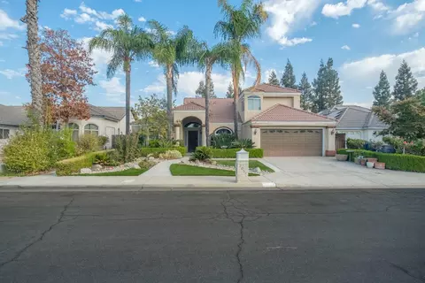 2058 E Lester Ave, Fresno, CA 93720