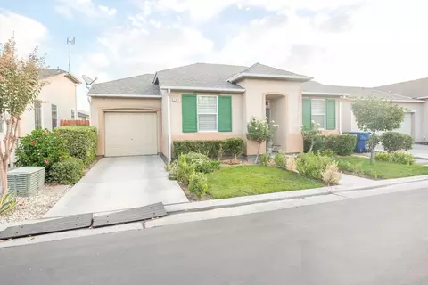 3676 W Cottonwood Ln, Fresno, CA 93711