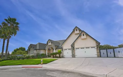 3168 Burl Ave, Clovis, CA 93611