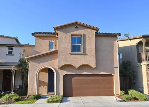 6272 E Valley Edge Dr, Fresno, CA 93727