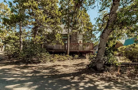 42133 Madrone Ln, Shaver Lake, CA 93664