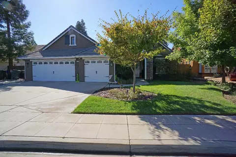 2774 Austin Ave, Clovis, CA 93611