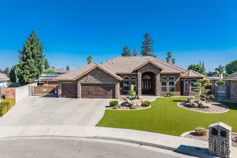 3025 Woodlands Ct, Madera, CA 93637