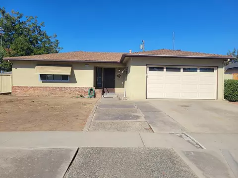 4631 N 7th St, Fresno, CA 93726