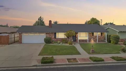 739 N Newton Dr, Dinuba, CA 93618