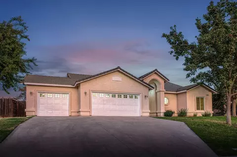 12499 Georgia Pl, Madera, CA 93637